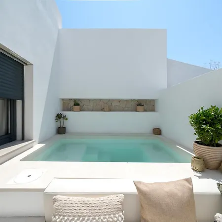 Townhouse With Heated Pool In Downtown Faro
