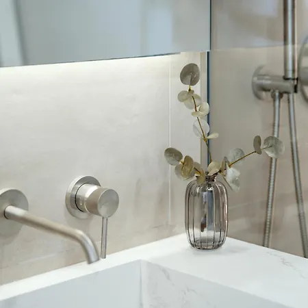 Townhouse With Heated Pool In Downtown *